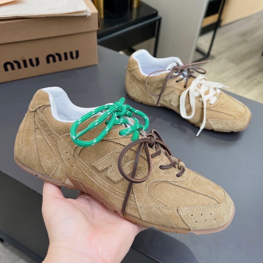 Miu Miu × New Balance Co-Branded Retro Sneakers - Picture 3 of 7